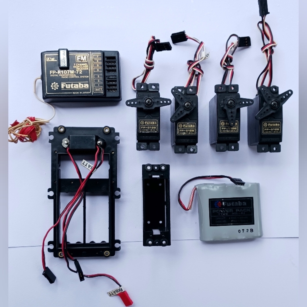 Futaba FP-R107M-72 Receiver 4 FP-S128 Servos Battery Type NR-4J Pack 8 Piece